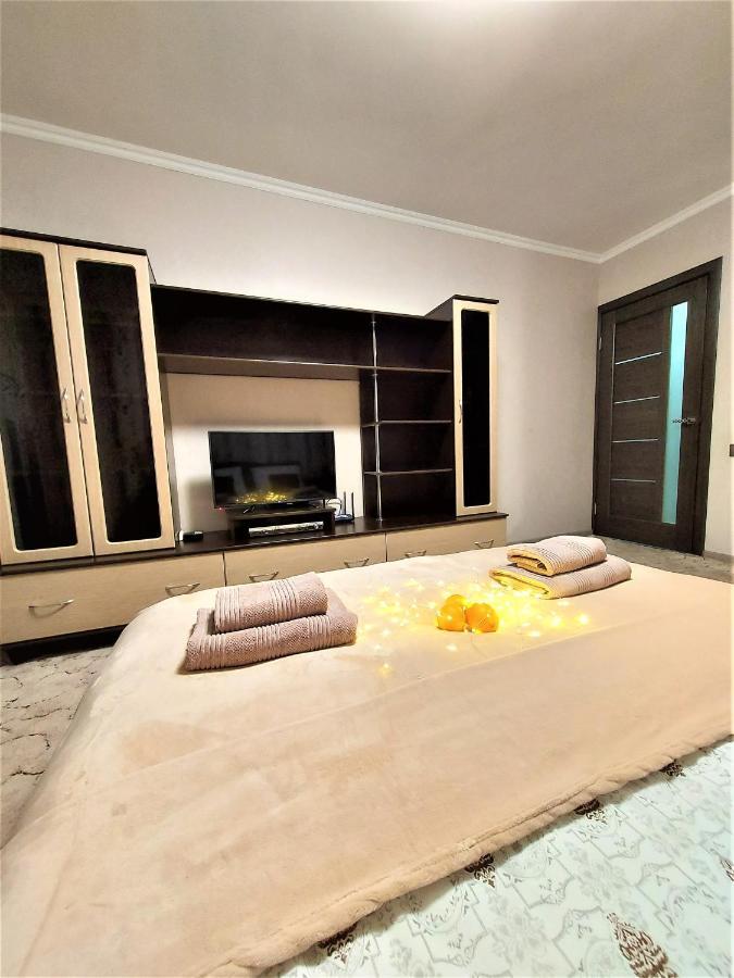 Атмосферна 1-К Квартира М Лівобережна Kiev Ngoại thất bức ảnh